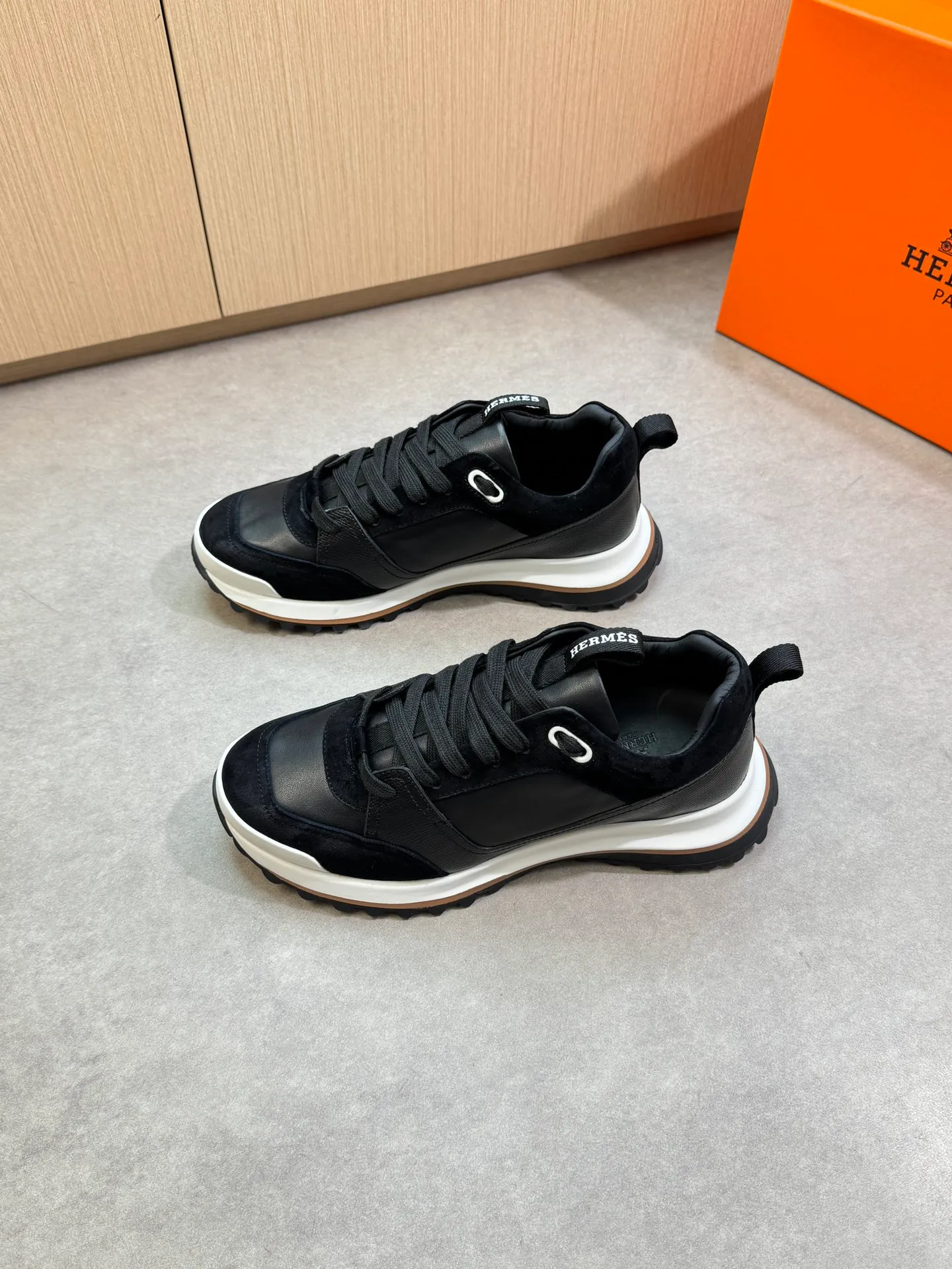 Men's shoes 💰740 [HERMES] Hermès - High-end quality original single casual sports shoes - Upper: 🔝 Nappa calfskin, palm-print cowhide, suede sheepskin leather, tongue. Heel. Brand logo webbing - Lining: brand canvas, foot pad; water-dyed cowhide - Outsole: ultra-light T men's shoes 💰U foam rubber; two-color molded outsole -Ultra-high quality control·Fine workmanship: highlighted (high-end·nobility·grade) -Size: 39-44 (38, 45, can be customized)·0118